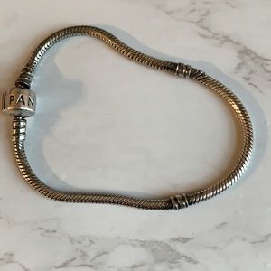 Pandôra bracelet